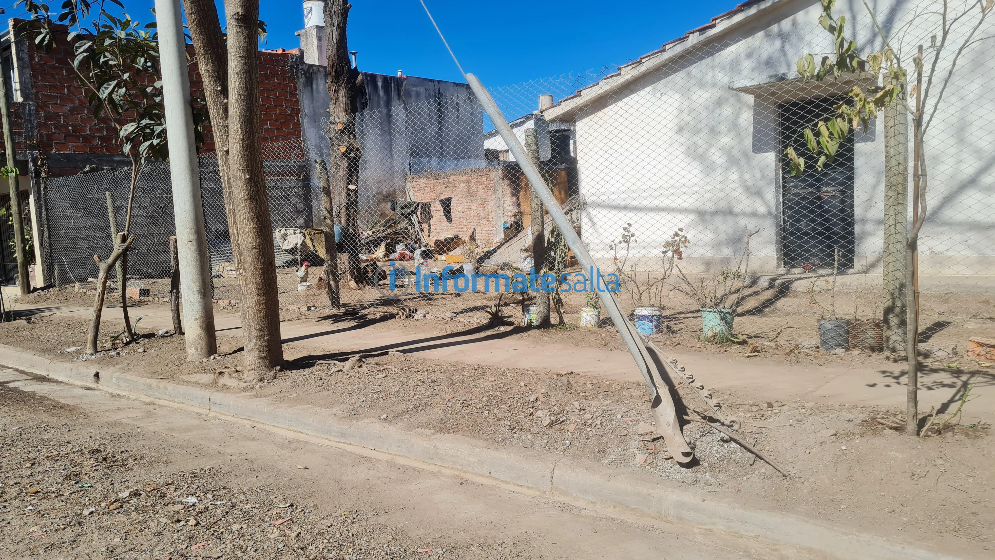 Una Pena Otra Vez Empieza A Acumularse Basura En La Casa Saneada De