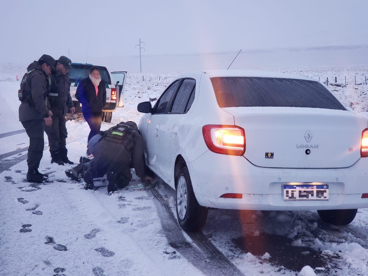 neuquen-asistencia_ante_intensas_nevadas_1