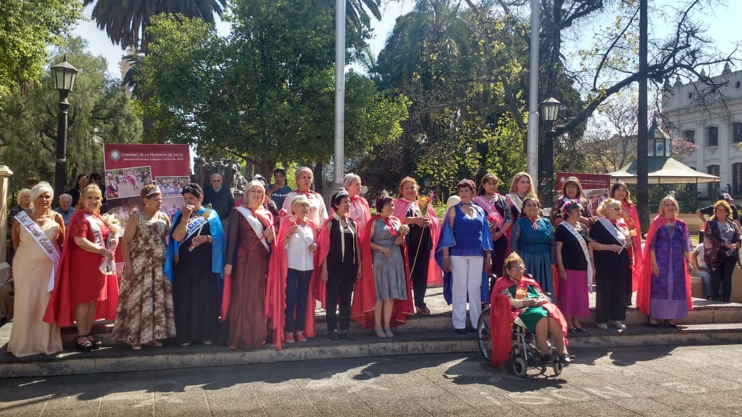 reina tercera edad abuela