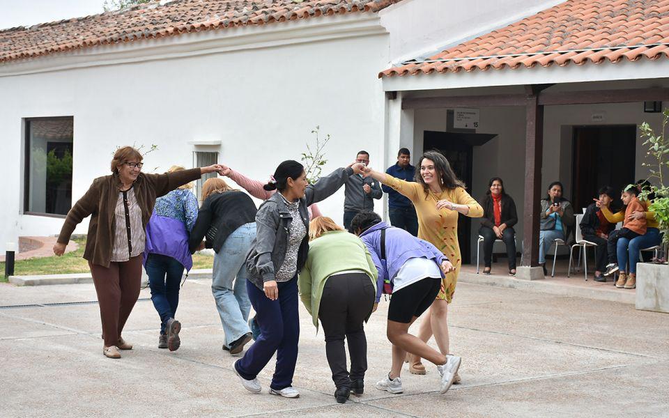 4461-mercado-artesanal-y-concejo-deliberante-de-salta-homenajearon-a-madres-artesanas-y-feriantes-en-su-dia