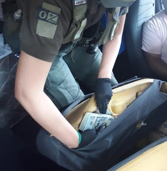 dolares en el camión2