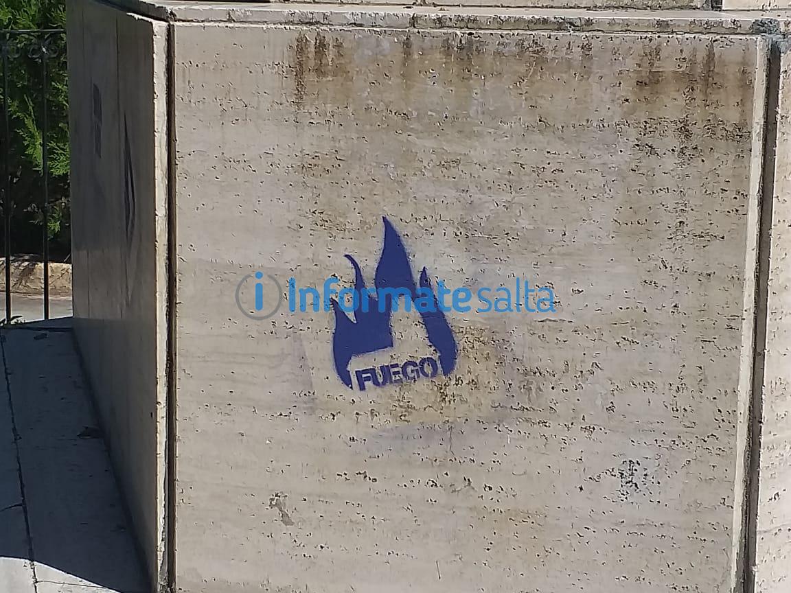 plaza güemes legislatura graffitis pintadas daños