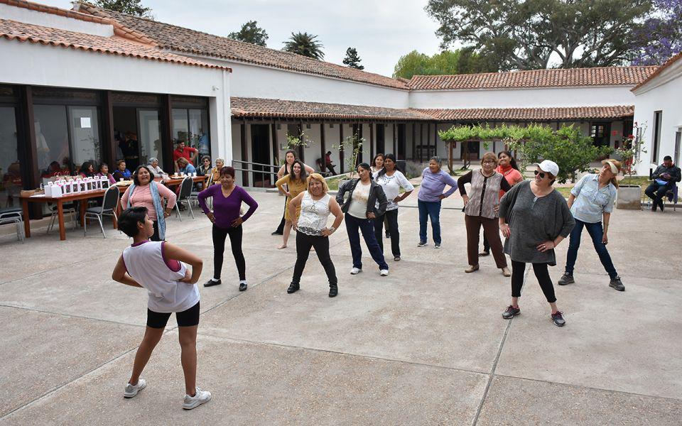 4462-mercado-artesanal-y-concejo-deliberante-de-salta-homenajearon-a-madres-artesanas-y-feriantes-en-su-dia