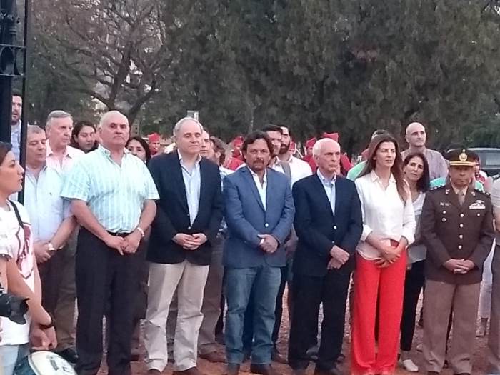 bettina romero - monumento a 20 de febrero