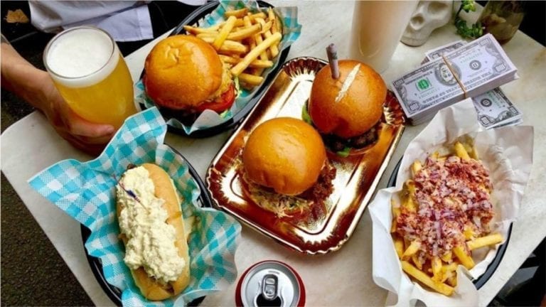 hamburguesa Pablo Escoburguer´s con una línea blanca