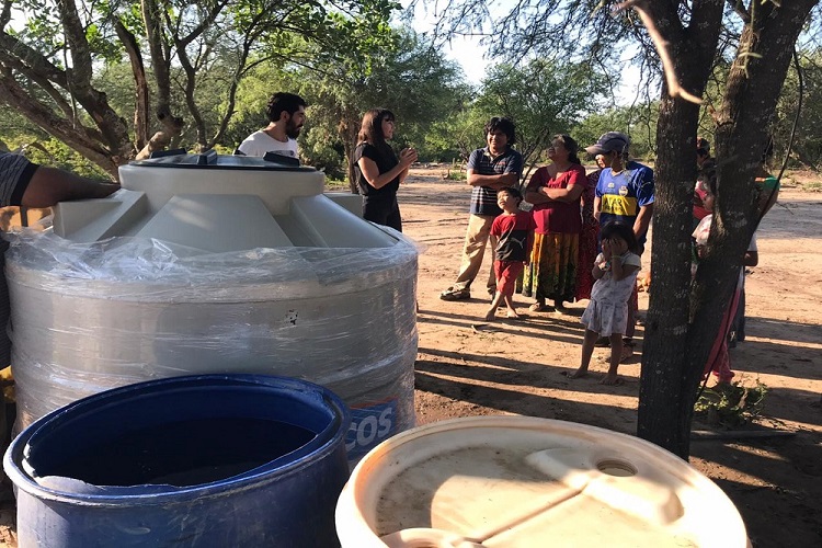 La ministra Figueroa entregó tanques para agua segura en comunidades en emergencia