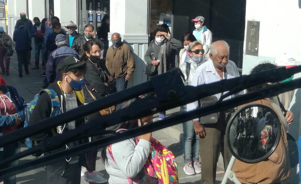 fila banco amontonamiento