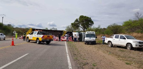 Casi una tragedia: un camionero ebrio volcó en ruta nacional 34