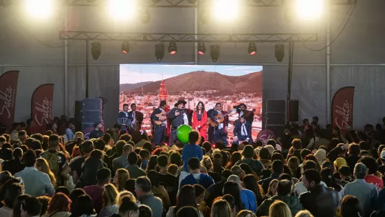 104109-el-chaquenio-palavecino-fue-distinguido-como-embajador-turistico-de-salta-en-la-fit