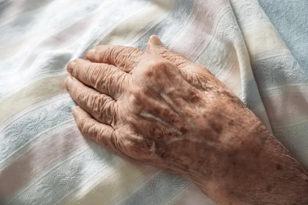 abuelos abandonadoss