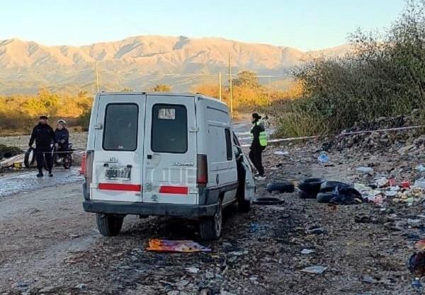 camioneta hombre sin vida