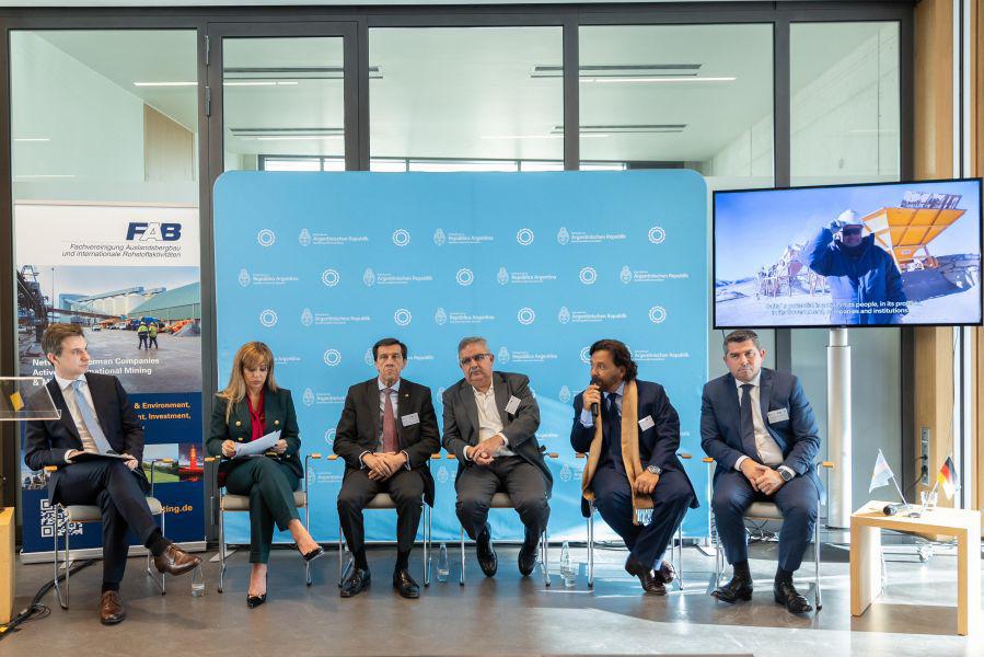 10804-gobernadores-de-la-mesa-de-litio-y-la-secretaria-de-mineria-de-la-nacion-presentaron-en-berlin-el-activo-minero-argentino