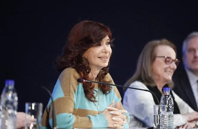 Cristina Kirchner arremetió contra Martín Guzmán: "La renuncia fue un acto de irresponsabilidad política"