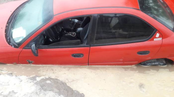 auto en zanja de barrio circulo iv