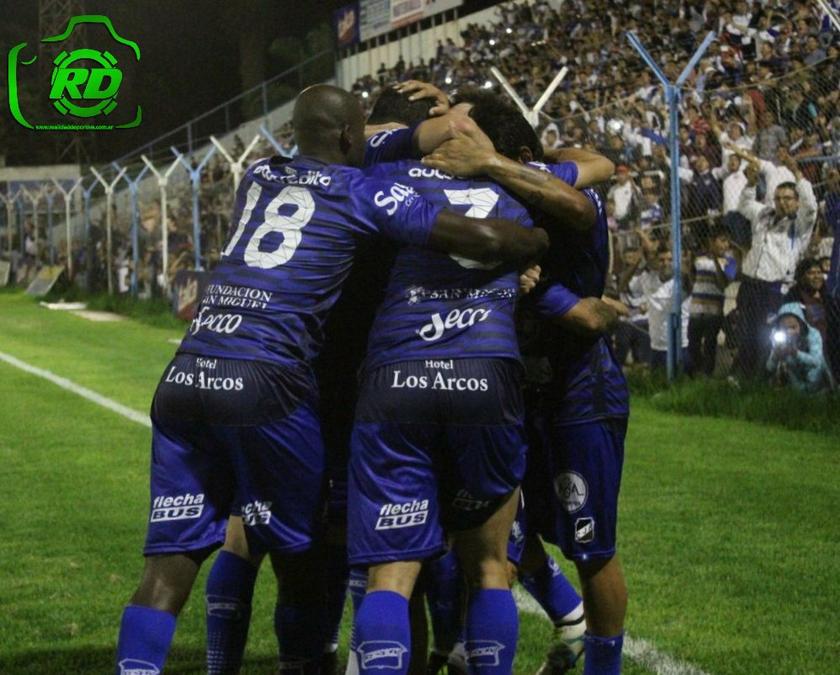 10-FAVELA FRENTE A MARACANA