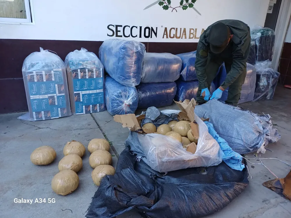 6a77b31e-3bef-43fe-af41-0b3dd9003de7