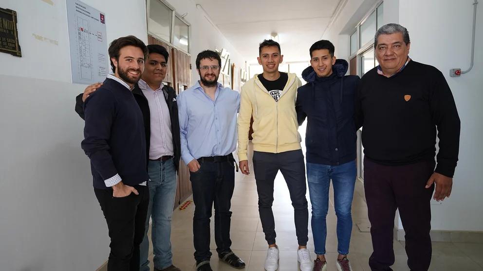 alumnos ucasal robot