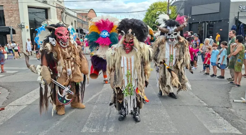 brujospaseoameghino2