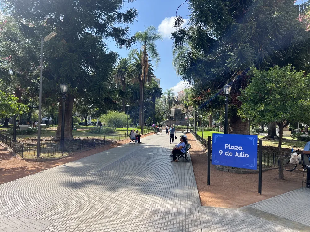 Salta Capital centro de la ciudad plaza 9 de julio (12)