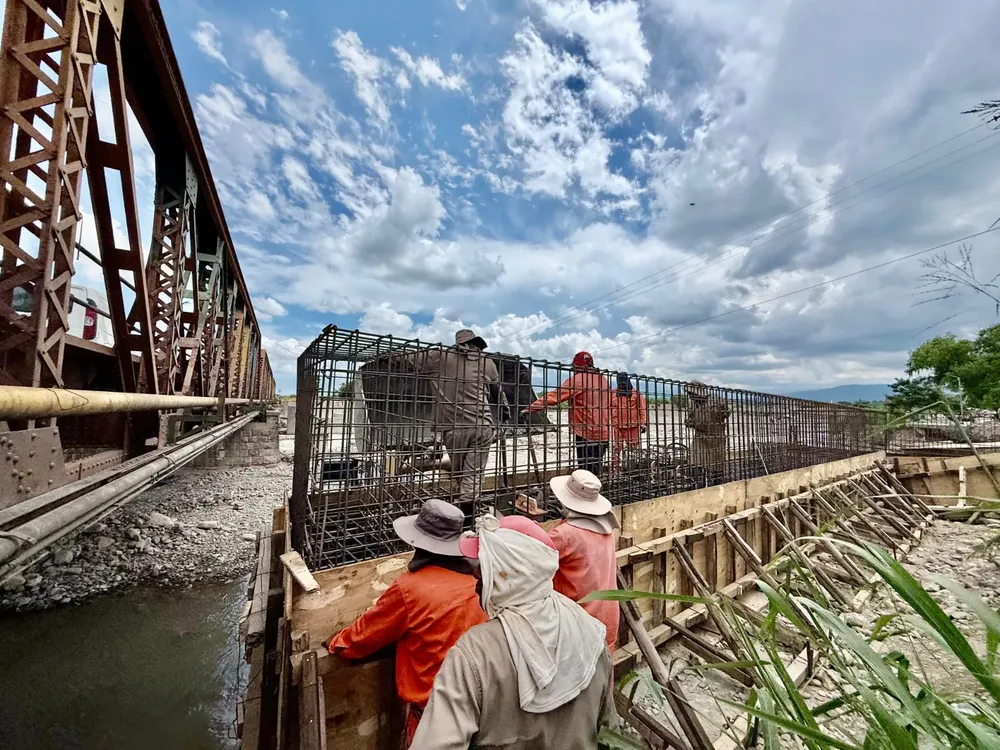 vaqueros puente obra (1)