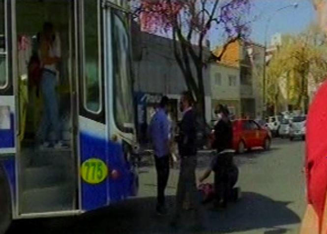 colectivo atropelló a una mujer