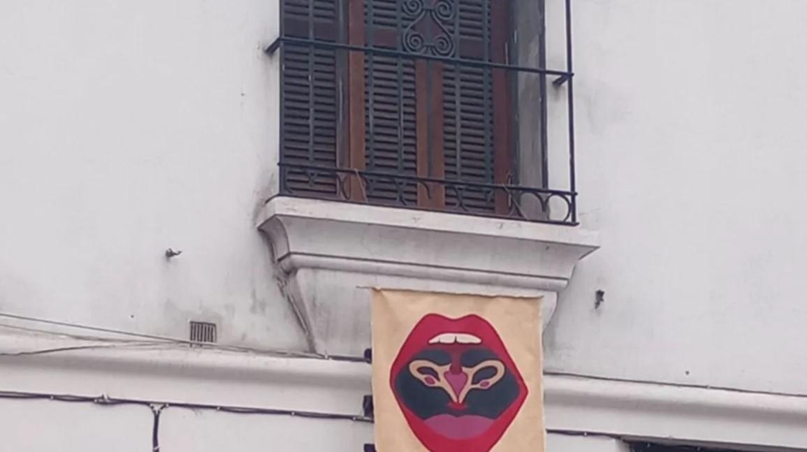 fiesta clandestina frente iglesia