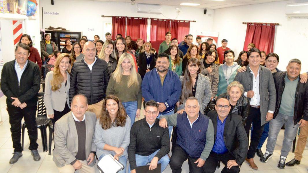 "Constructoras" en Apolinario Saravia 02