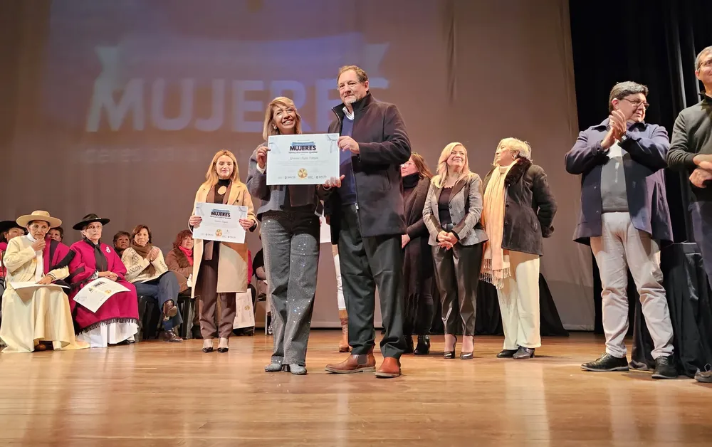 DEFENSORIA RECONOCIMIENTO MUJERES
