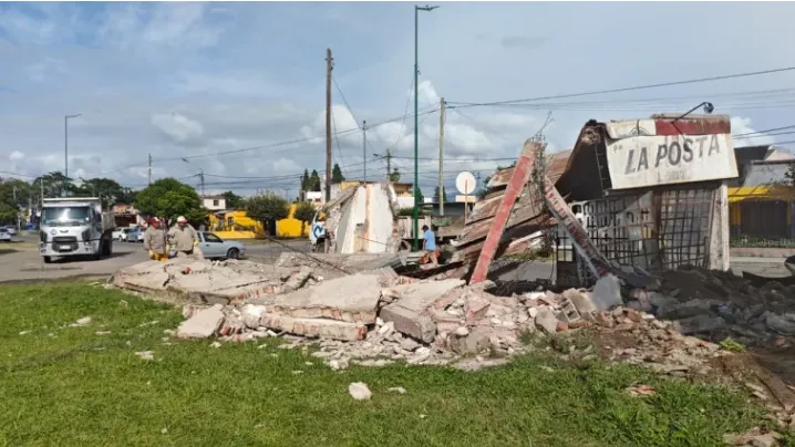 El Tribuno kiosco municipalidad demolición