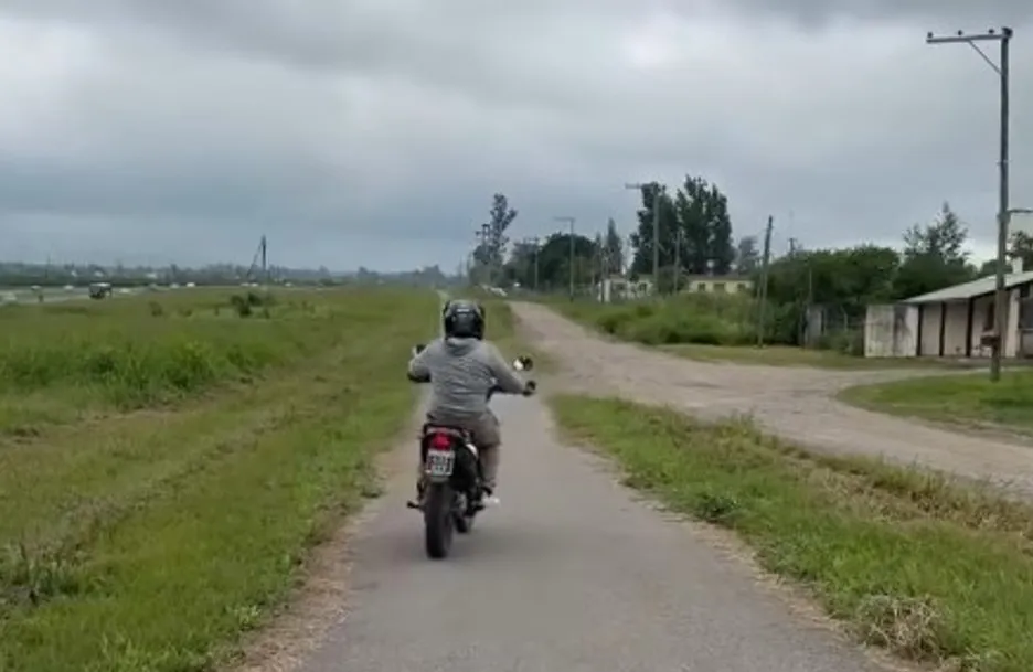 motociclista ciclovía
