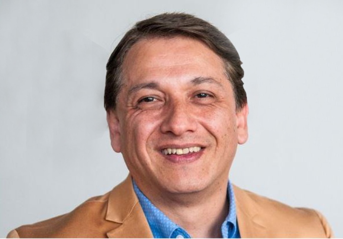 arnaldo en el tribuno