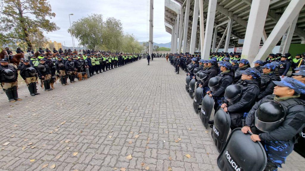 Operativo de seguridad cancha