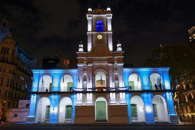 Se viene el feriado del 25 de mayo: ¿qué pasa con el lunes 24?