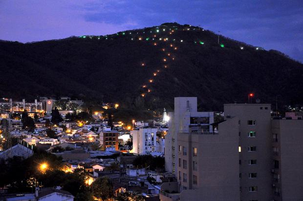 Una joven fue atacada sexualmente en las escaleras del cerro San Bernardo