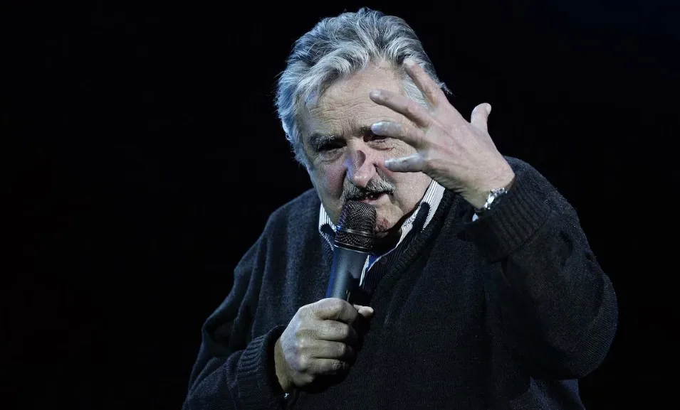 mujica5