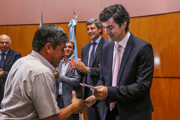 5-Acto entrega de 51 microemprendimientos - 141218 - digitales y redes