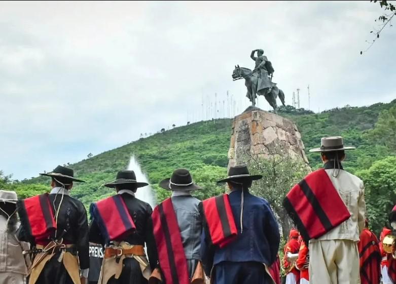 güemes monumento gauchos guemes