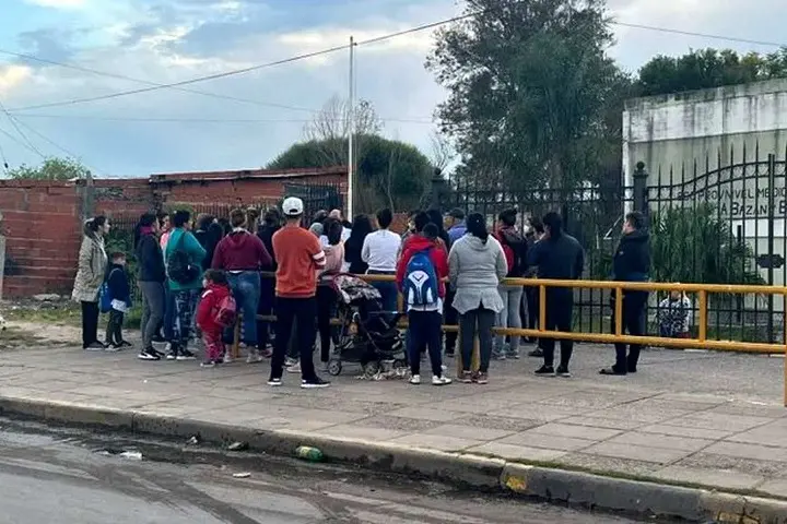 Descubrieron dosis de cocaína entre algunos chicos de una escuela primaria: “Iban a vender las bolsitas a $ 30”