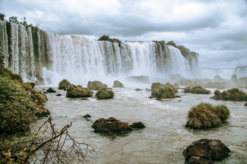 Cataratas del Iguazú: ¿conviene visitar el lado argentino o el brasilero?