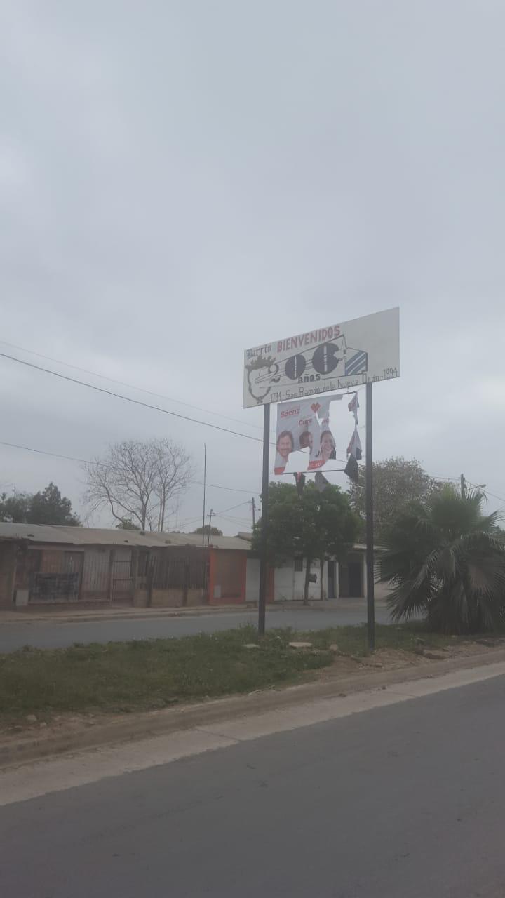 carteles rotos de Sáenz en Orán