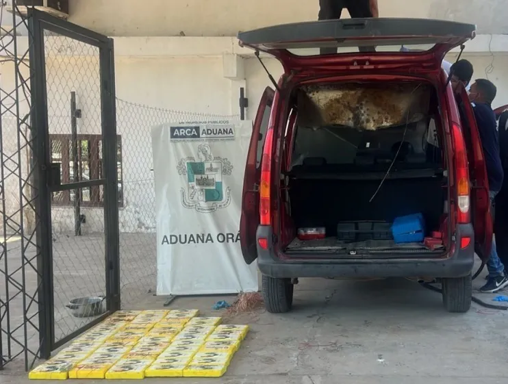 1-FOTO SALTA LA ADUANA SECUESTRÓ 56 KG DE COCAÍNA EN EL PASO FRONTERIZO CON BOLIVIA
