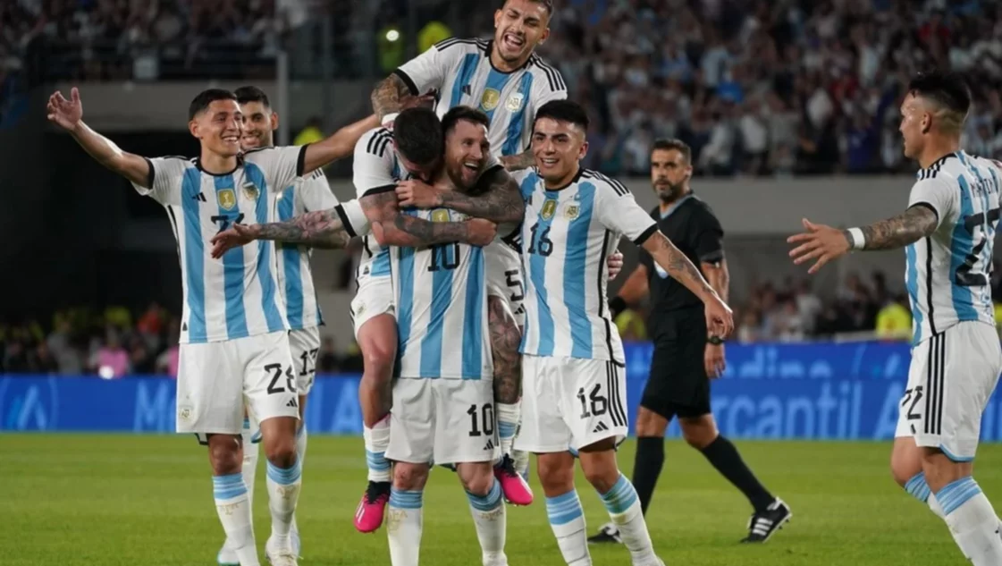 Argentina venció a Panamá y Messi hizo historia en el Monumental