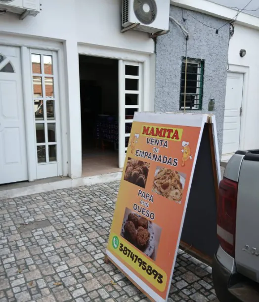 local papas con queso y empanadas