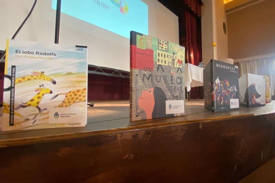 Entrega de libros 02